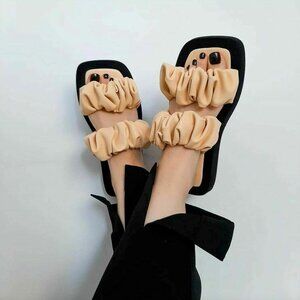 Mango Rufi Leather Ruched Strip Square Toe Sandals in Contrast Cream and Black